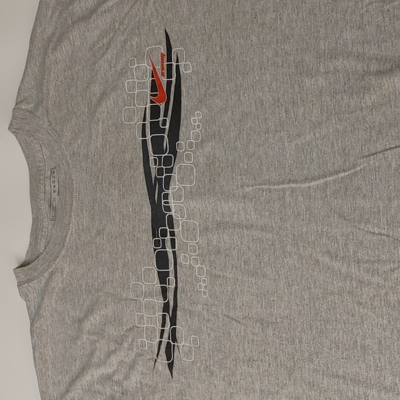 Nike tshirt - Picture 2 of 6